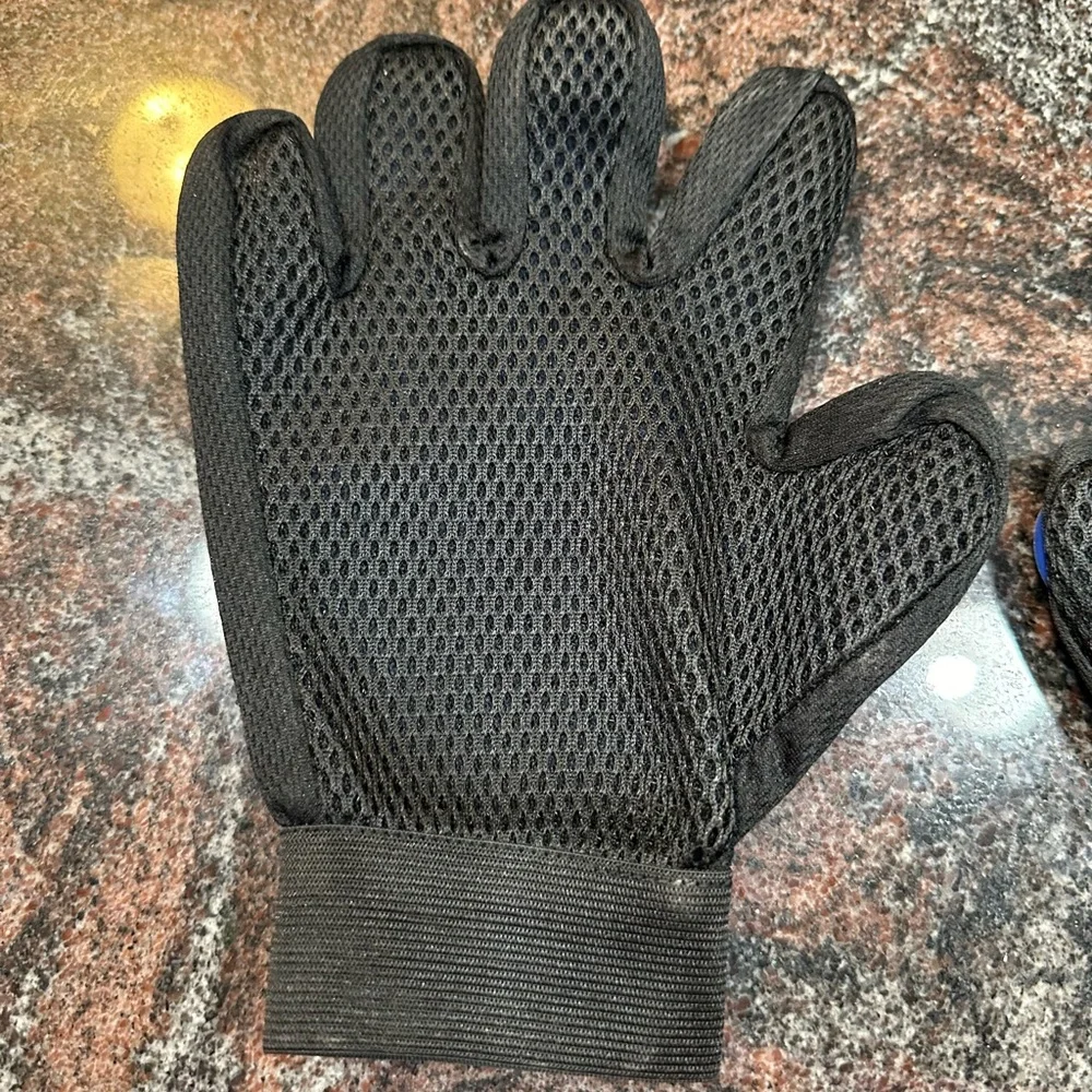 NWOT Pet Grooming Gloves